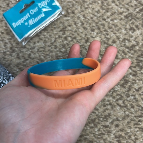 MIAMI livestrong bracelet - Picture 2 of 6